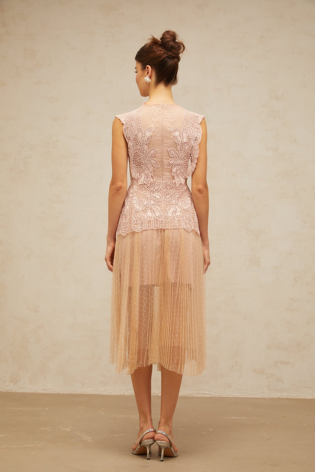 Céleste floral-lace-panelling tulle midi dress in Pink