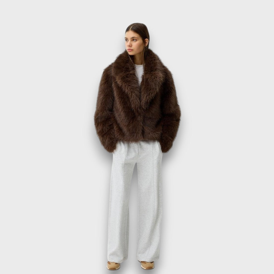 Illia – Short Faux Fur with Oversized Collar
