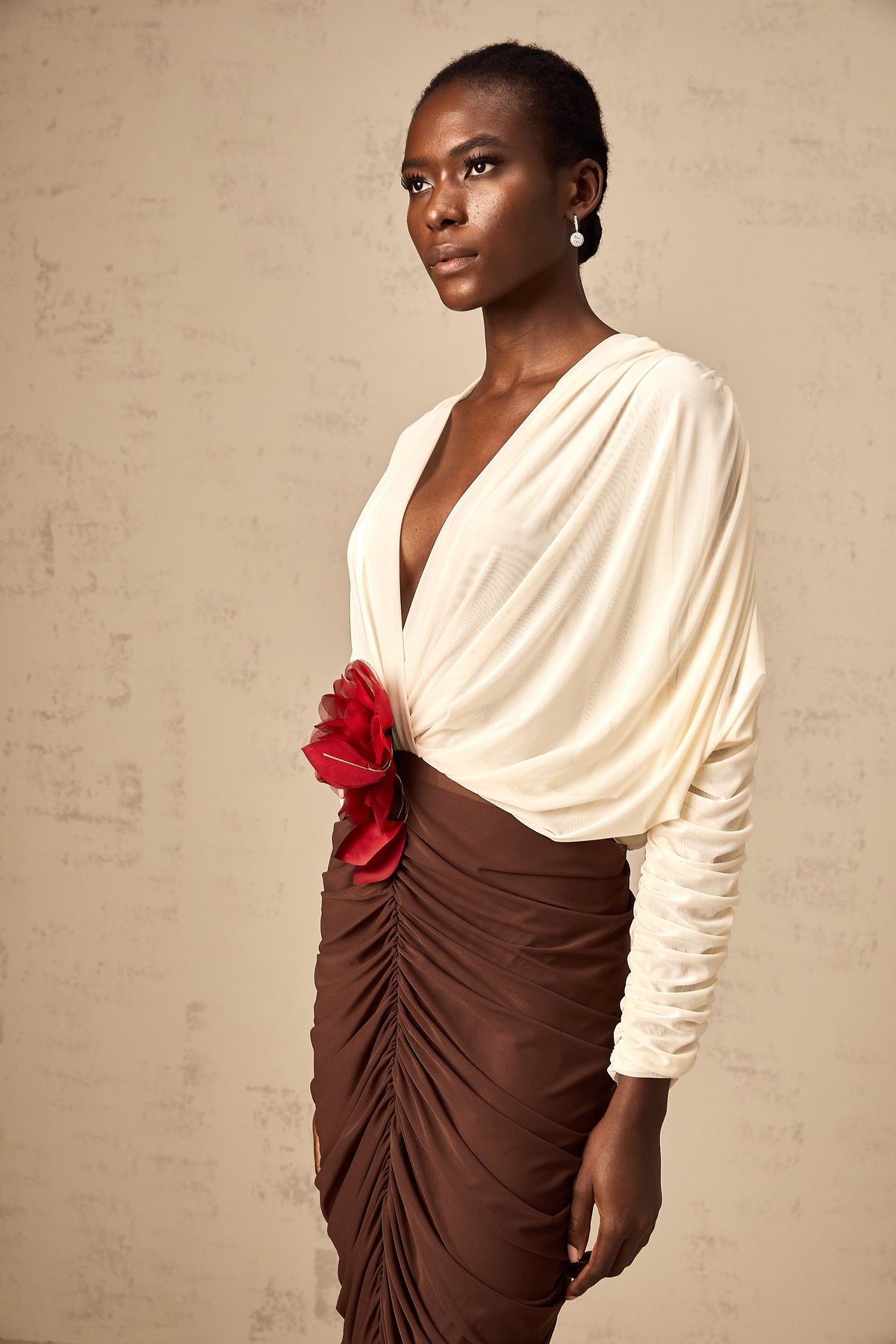 Léontine color-blocked flower-brooch ruched midi dress