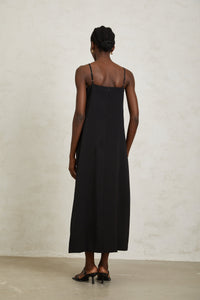 Véronique Black 3D Petal Sleeveless Midi Dress