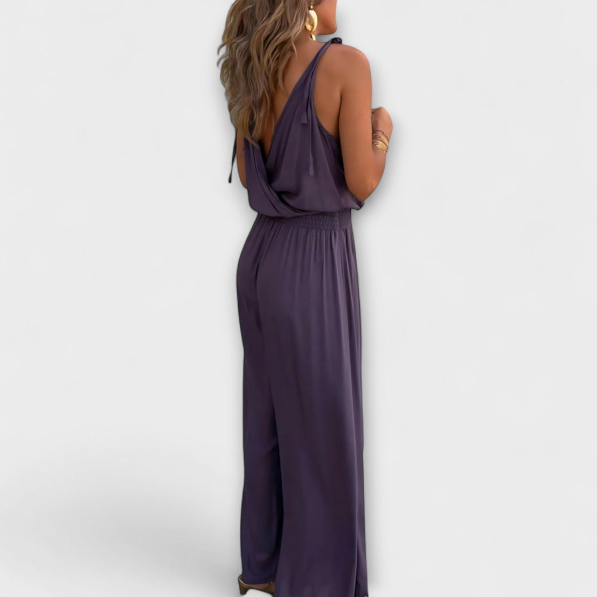 Helistra – Jumpsuit with Golden Accents and Boho Flair