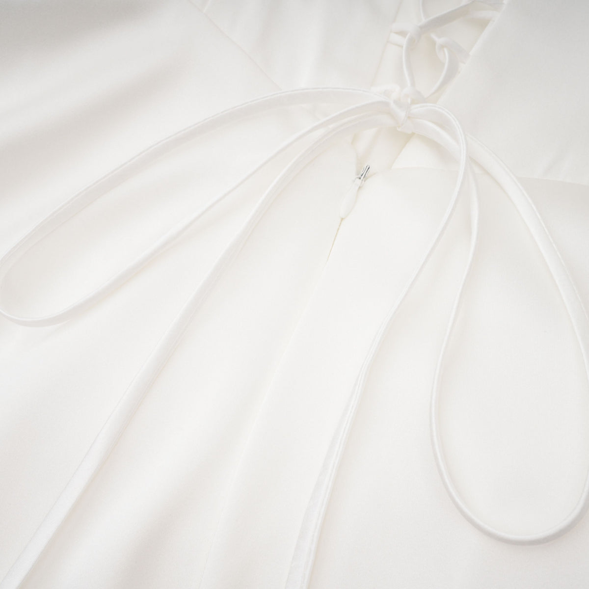 Víctor White Off-Shoulder Lace Panel Maxi Dress