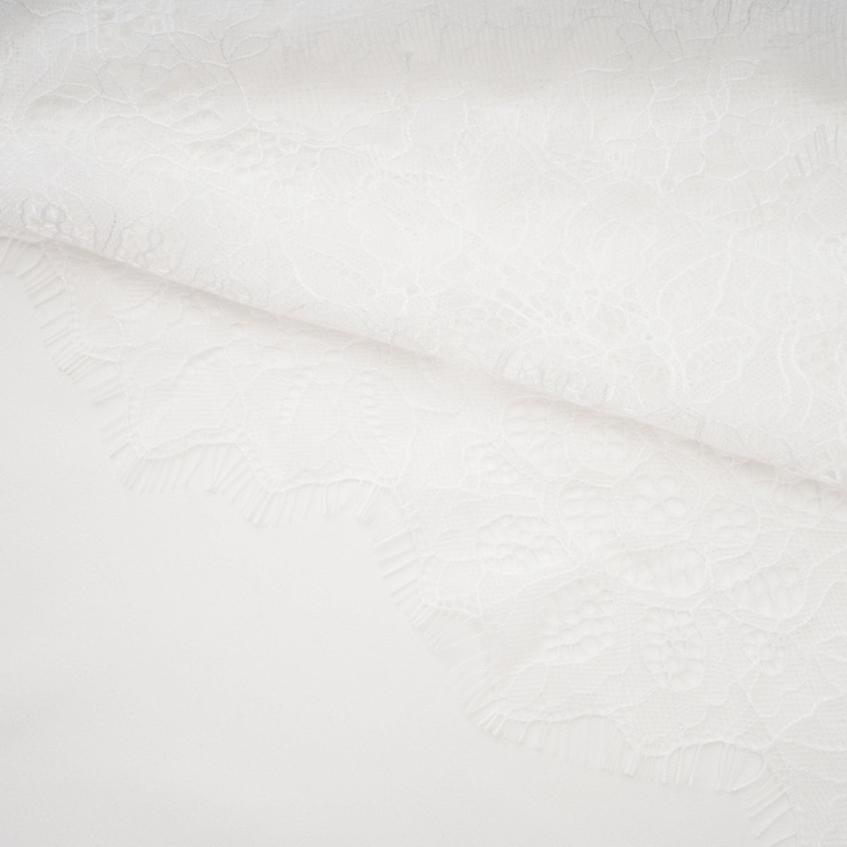 Víctor White Off-Shoulder Lace Panel Maxi Dress