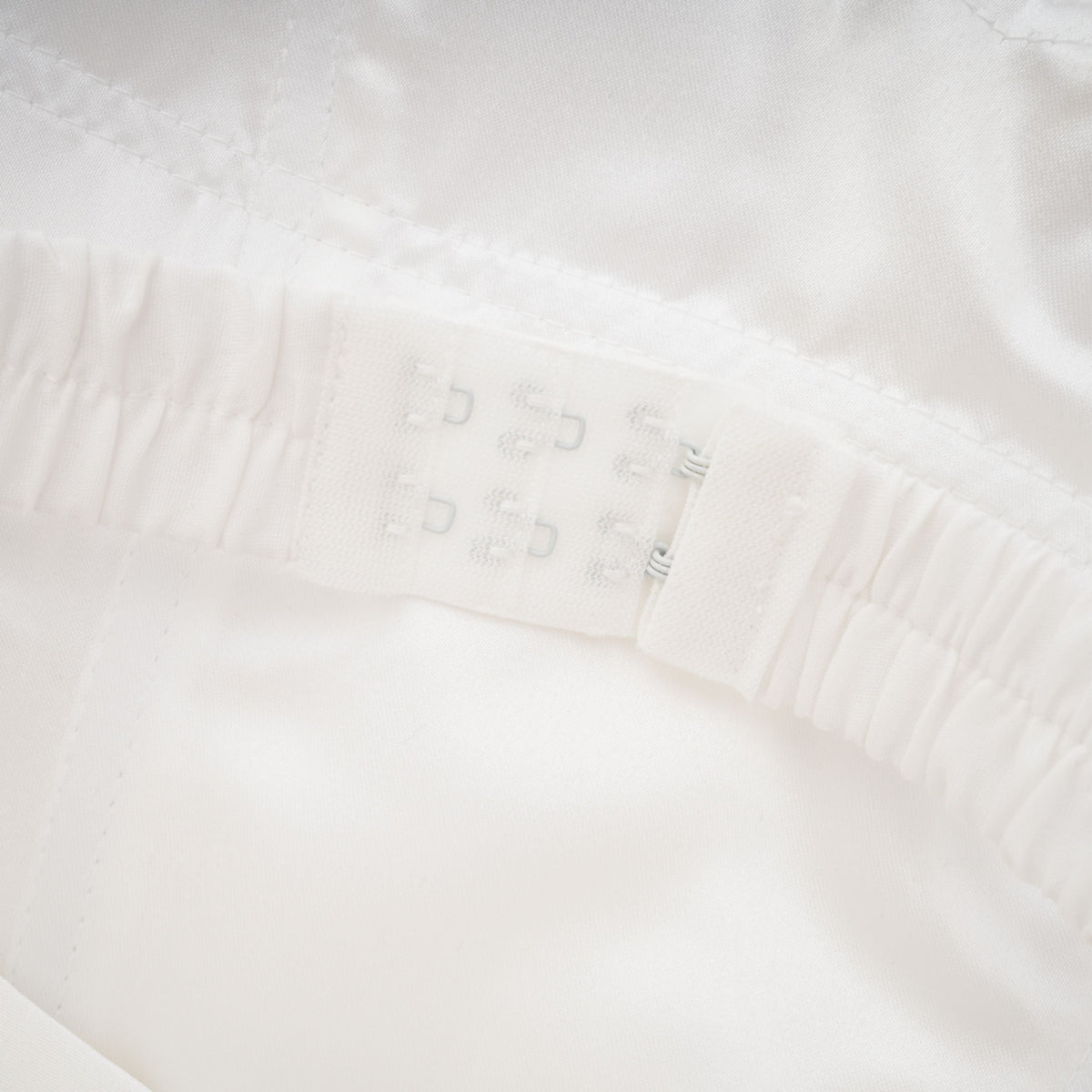 Víctor White Off-Shoulder Lace Panel Maxi Dress
