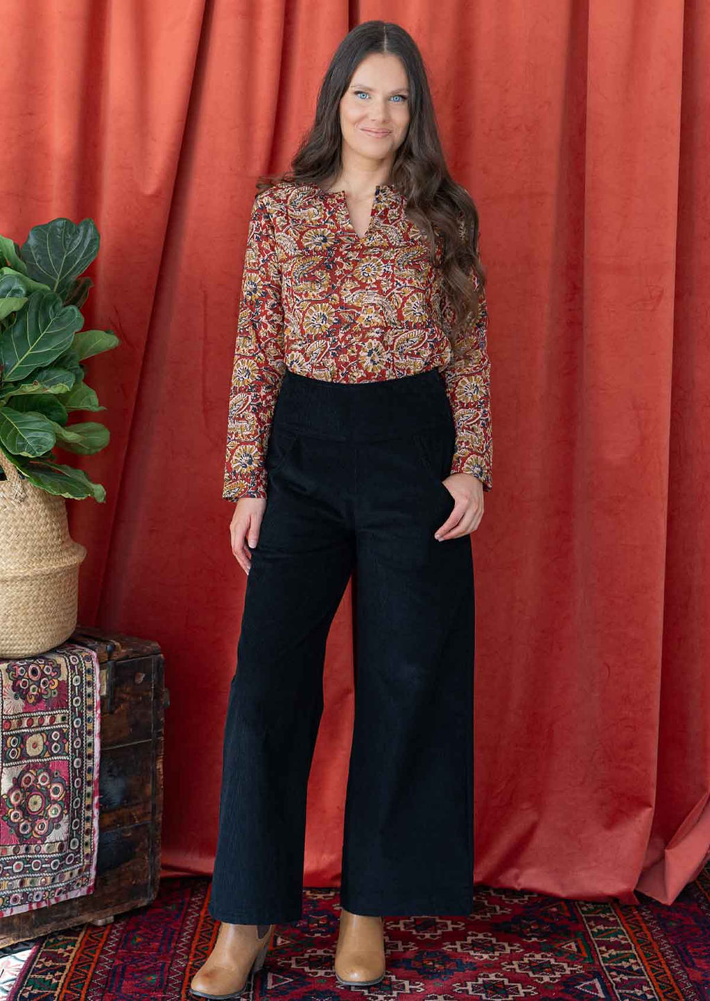 Esta Corduroy Pants Black