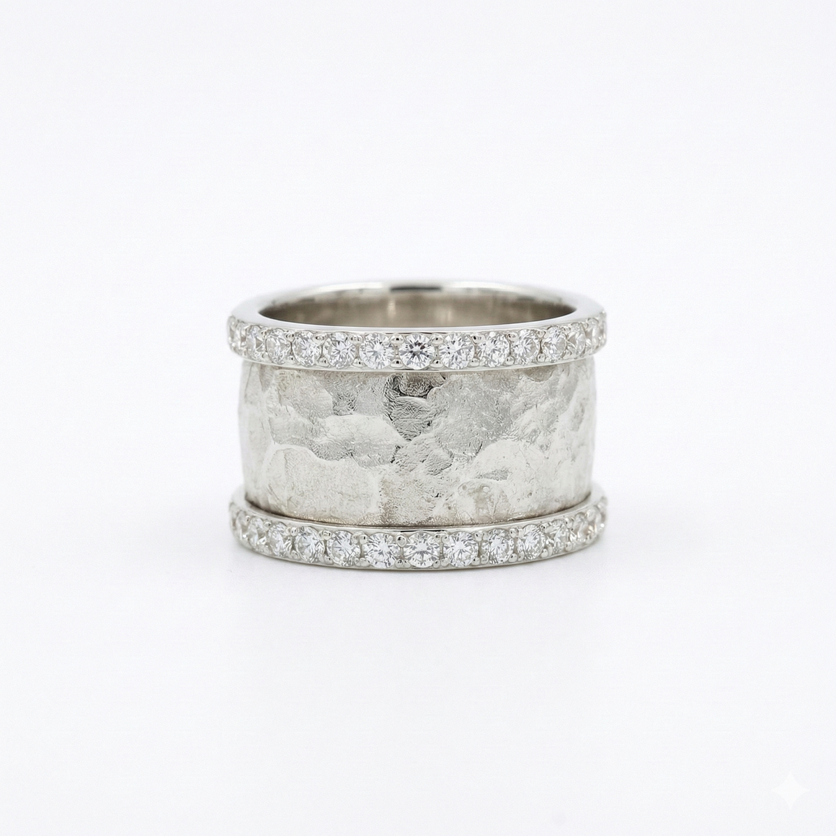 Elovia – Hammered Silver Ring