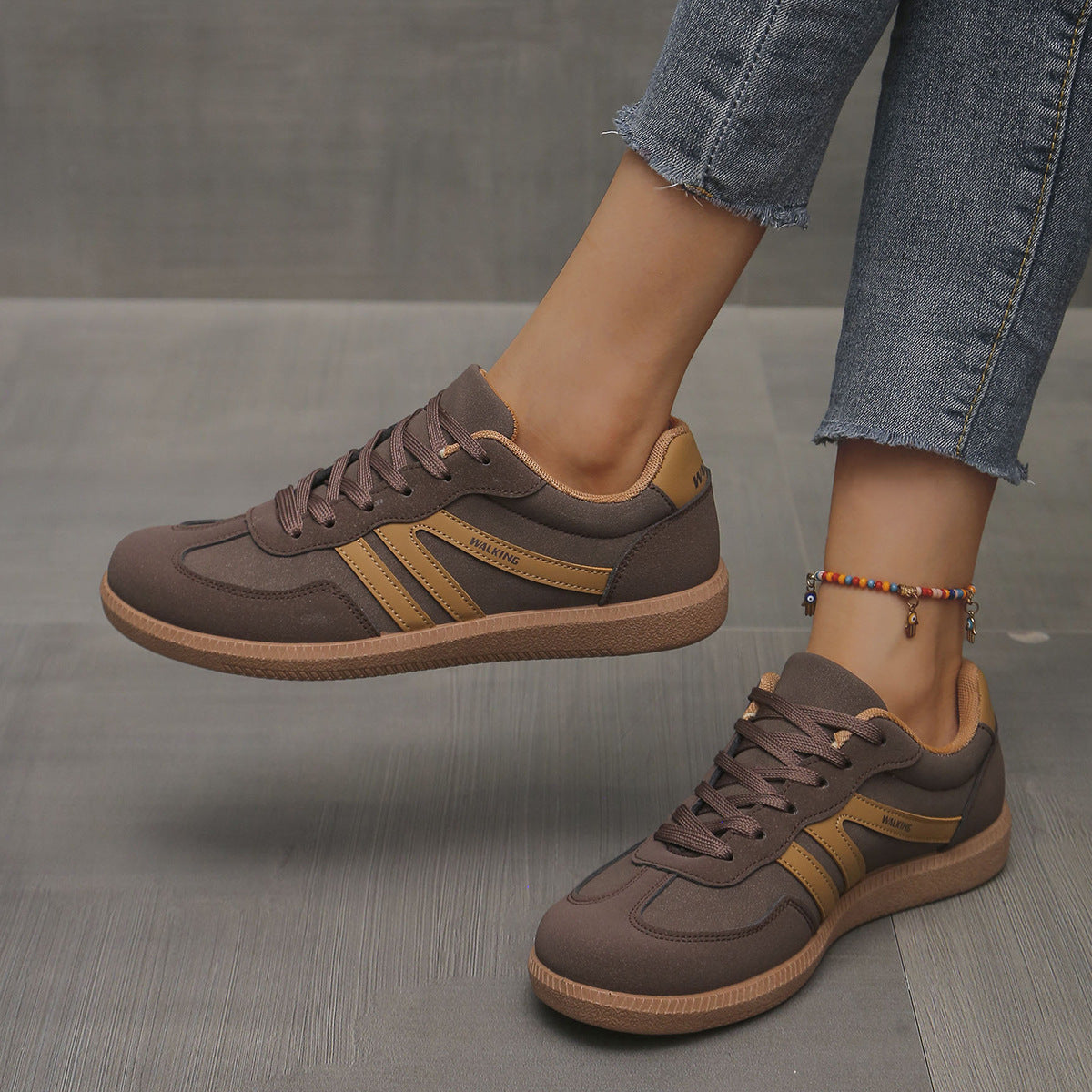 Deliza Orthopaedic Trainers